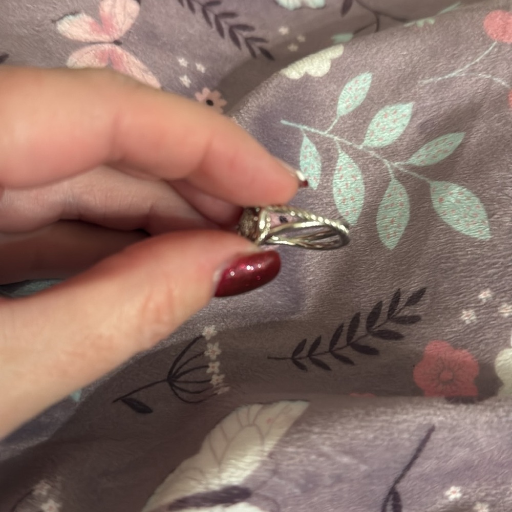 EUC size 8 diamond sterling silver ring with pouch - Picture 7 of 8